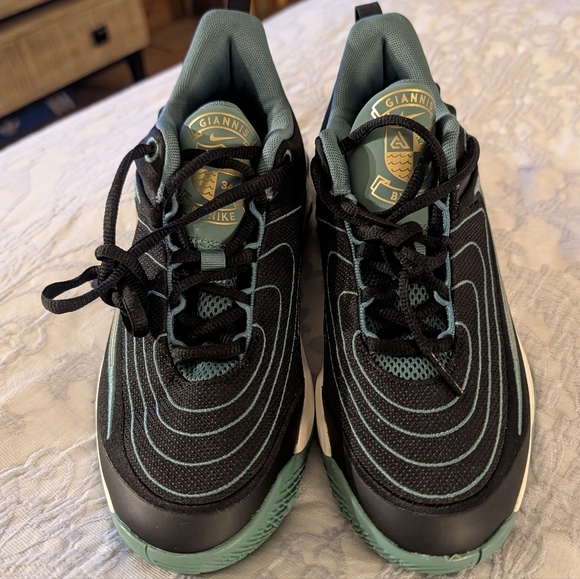 Nike Giannis Immortality 4 Women's sz 7.5 Kid's 6 Black Bicoastal Ivory & Gold - Picture 7 of 12